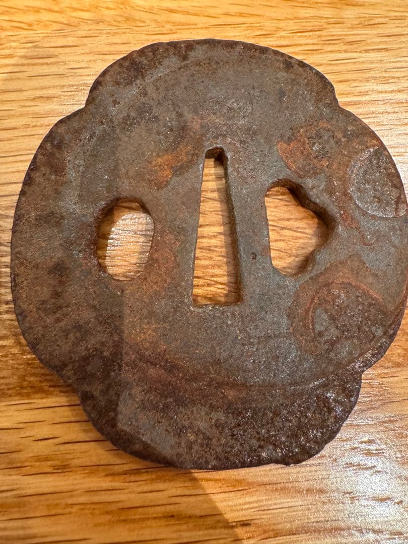 鉄製 鍔(つば) 装飾あり 刀剣　時代物　骨董