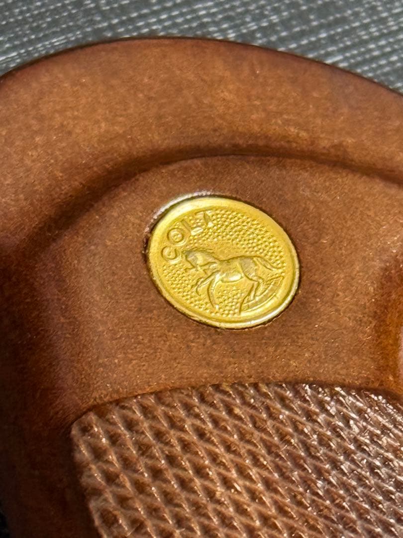 【実物】コルト社純正 パイソン 3rd 前期 木製グリップ スクリュー付き