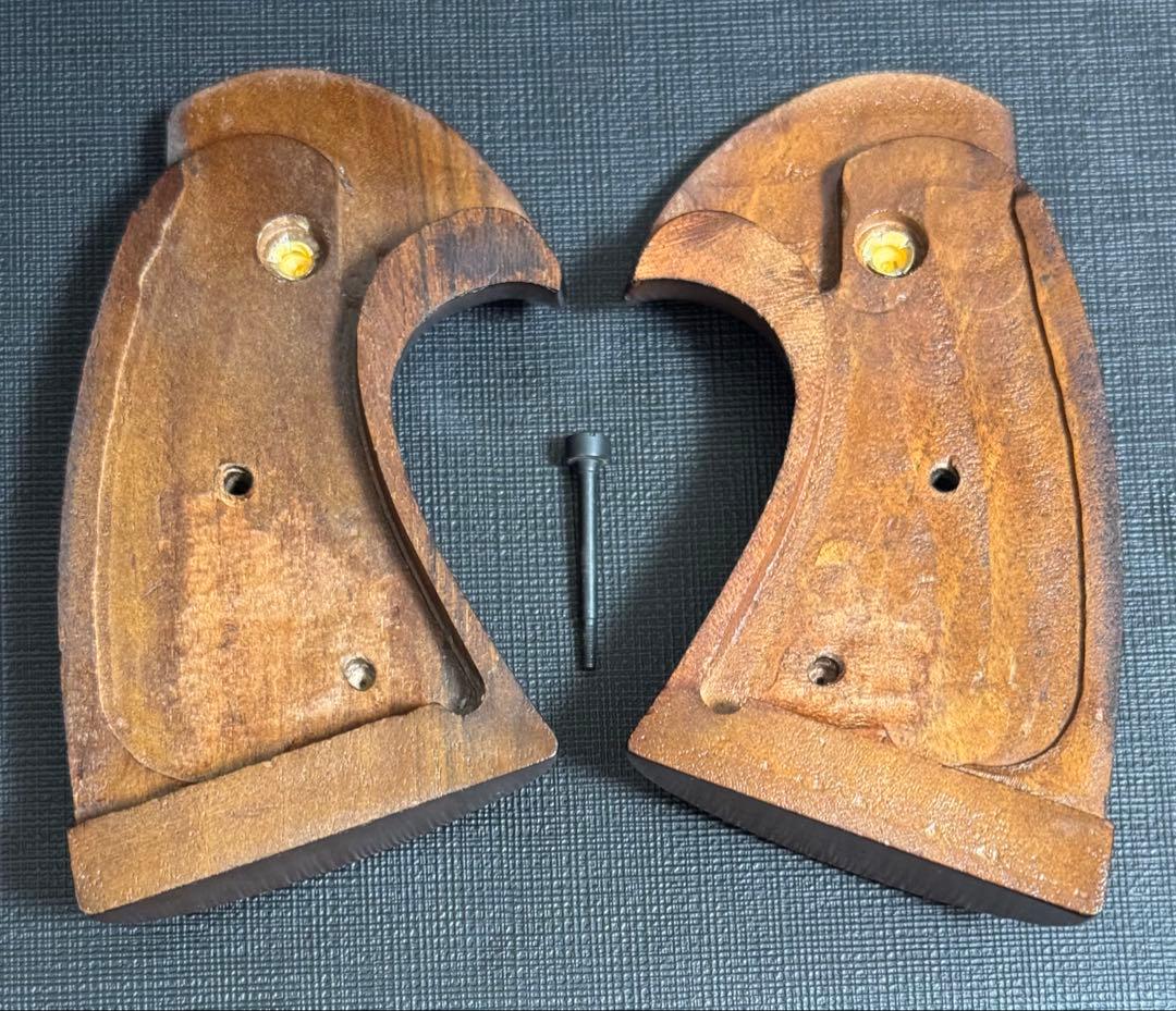 【実物】コルト社純正 パイソン 3rd 前期 木製グリップ スクリュー付き