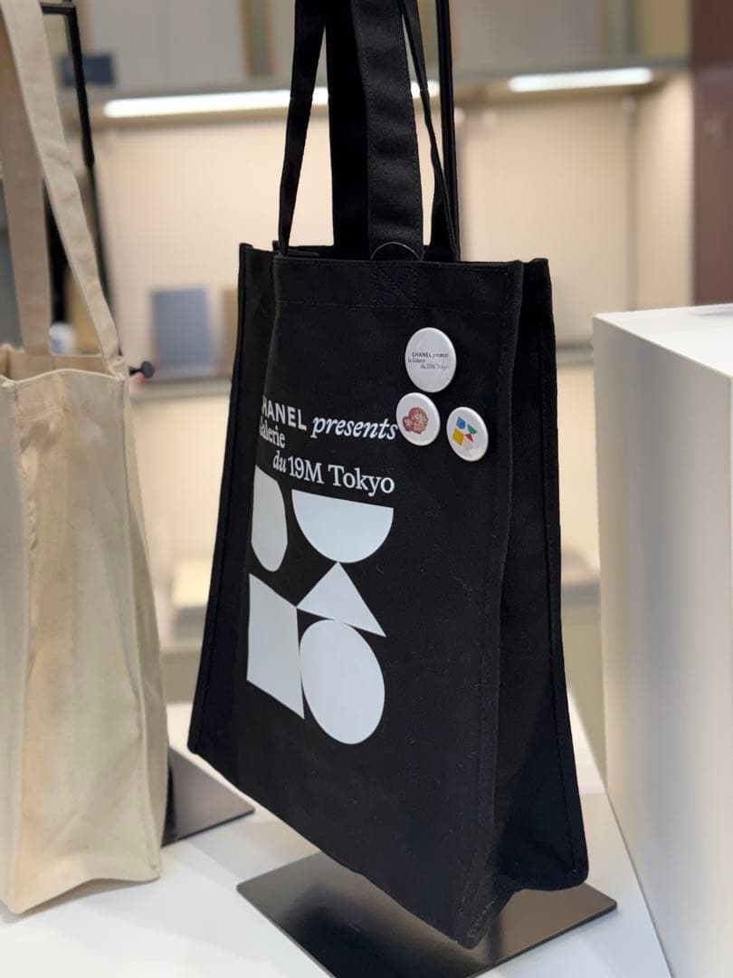 CHANEL la Galerie du 19Mトートバッグ&缶バッジセット PET7462691537