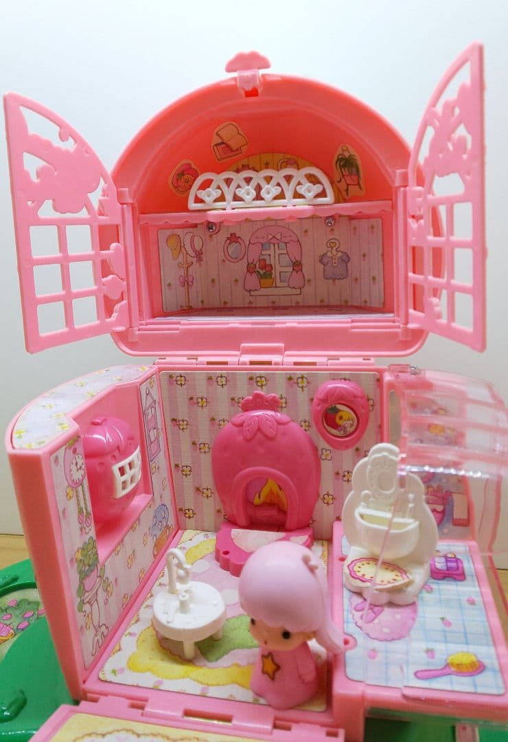昭和レトロ❣️サンリオいちごの夢のお家✨ボタンノーズ 初代✨ - メルカリ