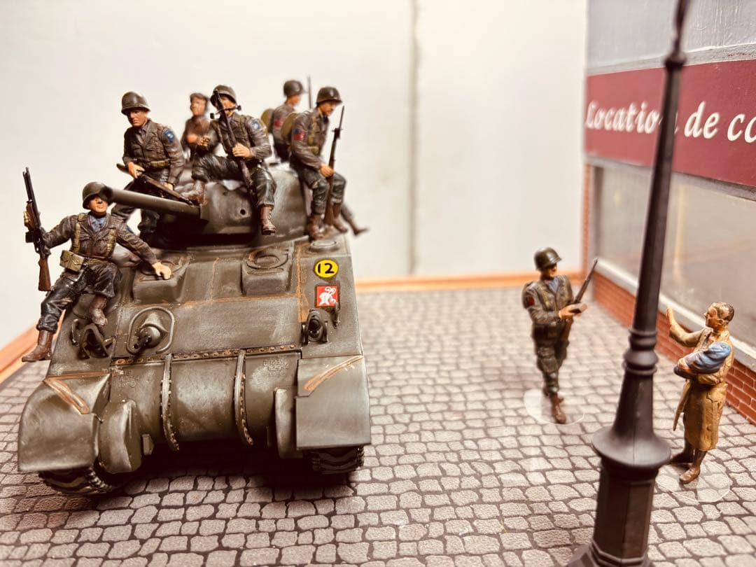 ホビーボス1／35 アメリカ軍落下傘部隊とイギリス軍タンク