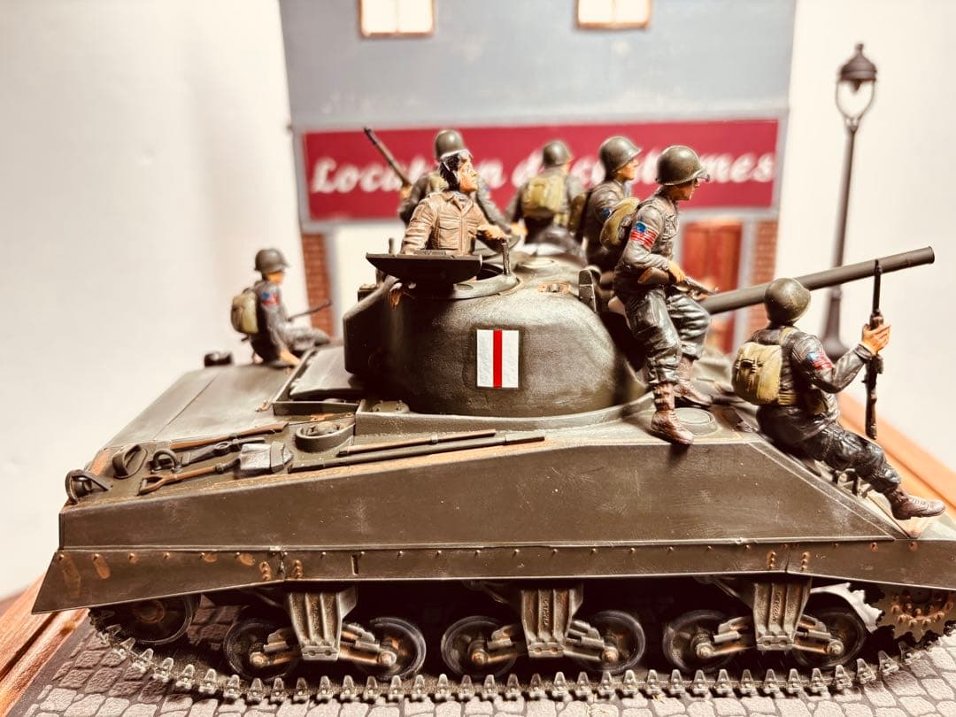 ホビーボス1／35 アメリカ軍落下傘部隊とイギリス軍タンク