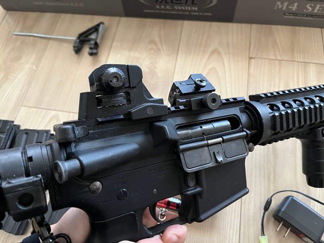 東京マルイ CQB-R M4 カスタム＋充電器＋専用バッテリー付き