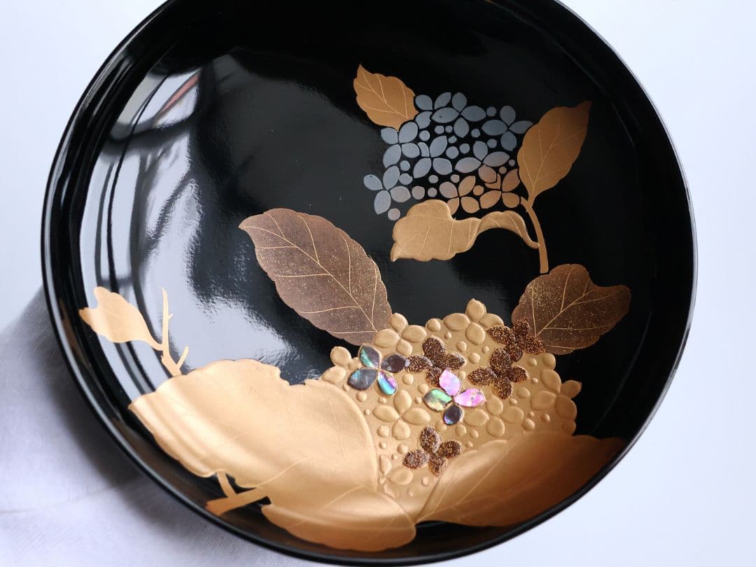 MB189】天然木漆塗 紫陽花と葵 金蒔絵 螺鈿入 黒塗 煮物椀 二客 昭和期