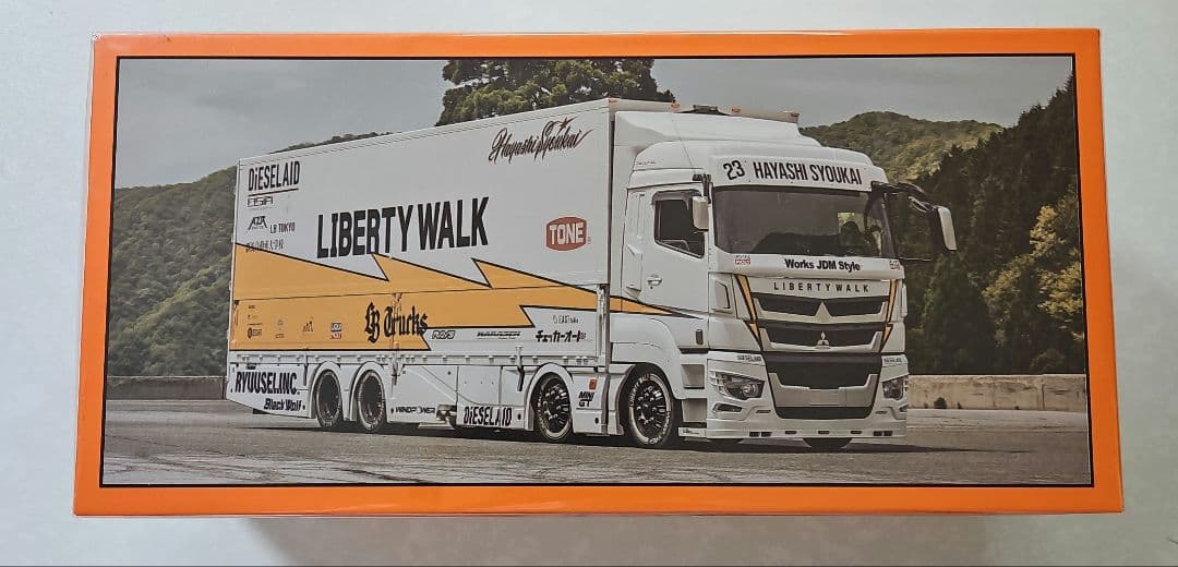 1/64 トランスポーター 三菱 FUSO キャリアカー Track トレーラー