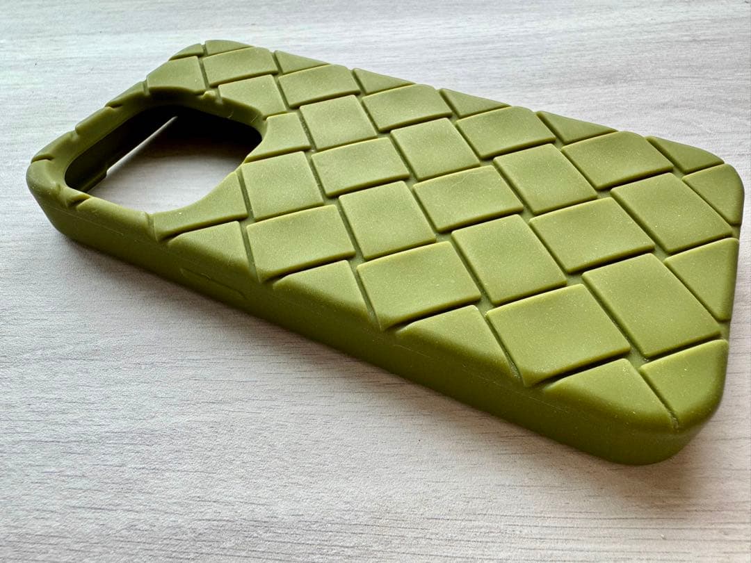 BOTTEGA VENETA iPhone 15 Pro ケース ティーリーフ - メルカリ