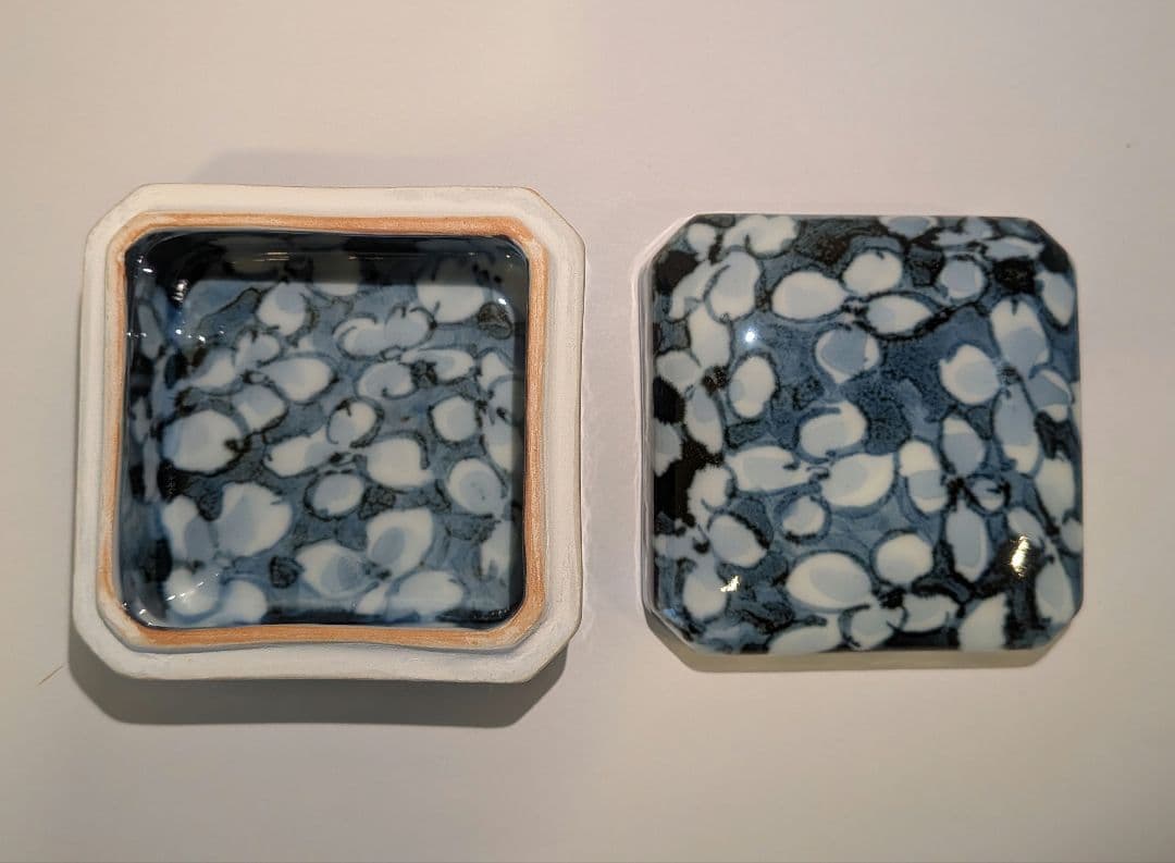 『青木龍山』『染付花紋』香合　有田焼　茶道具表千家　共箱共布　梅花