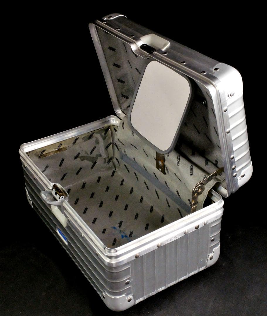 リモワ 946.38『OPAL/オパール』アルミ ビューティケース 鍵付17L