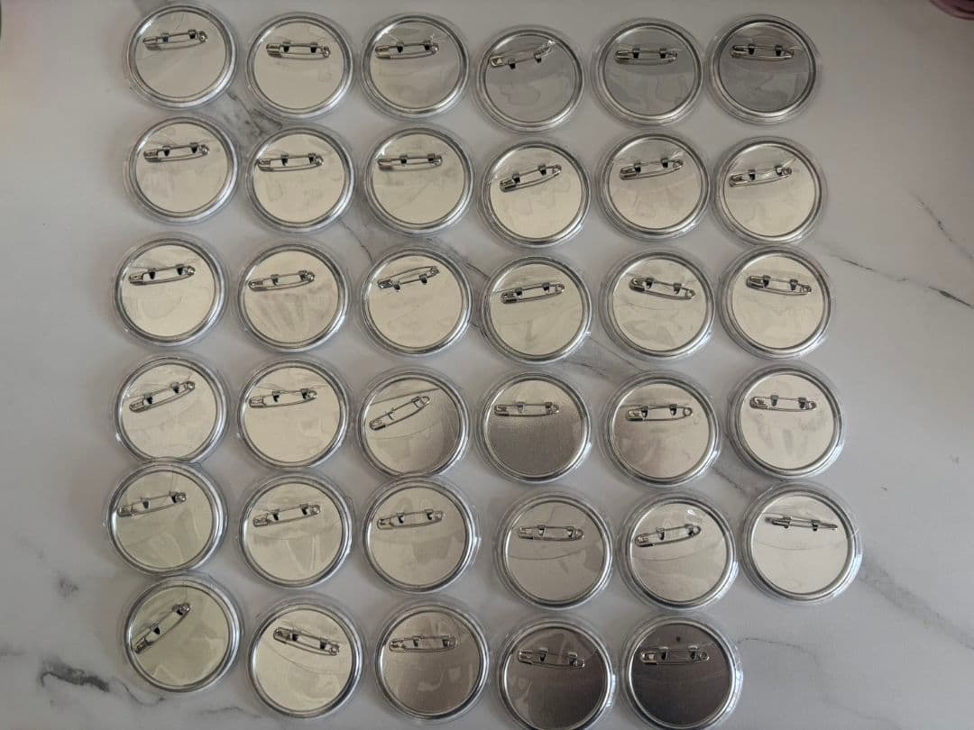 カラフルピーチからぴちどぬく缶バッチ初期