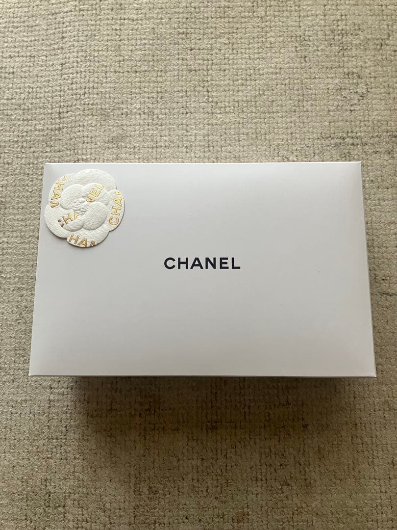 CHANEL クリスマスコフレ2024 エッセンシャルケアセット