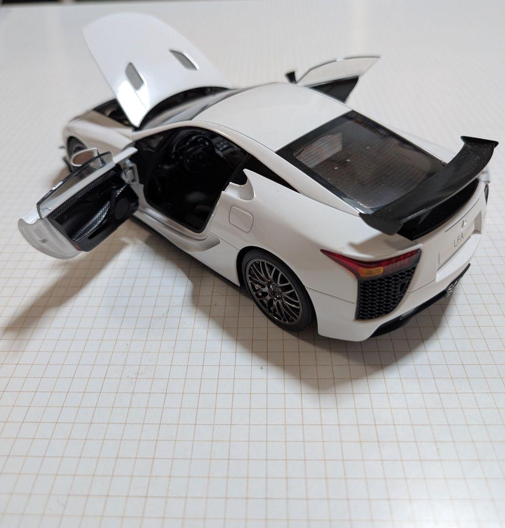 レクサスLFA 1/18ミニカー ホワイト