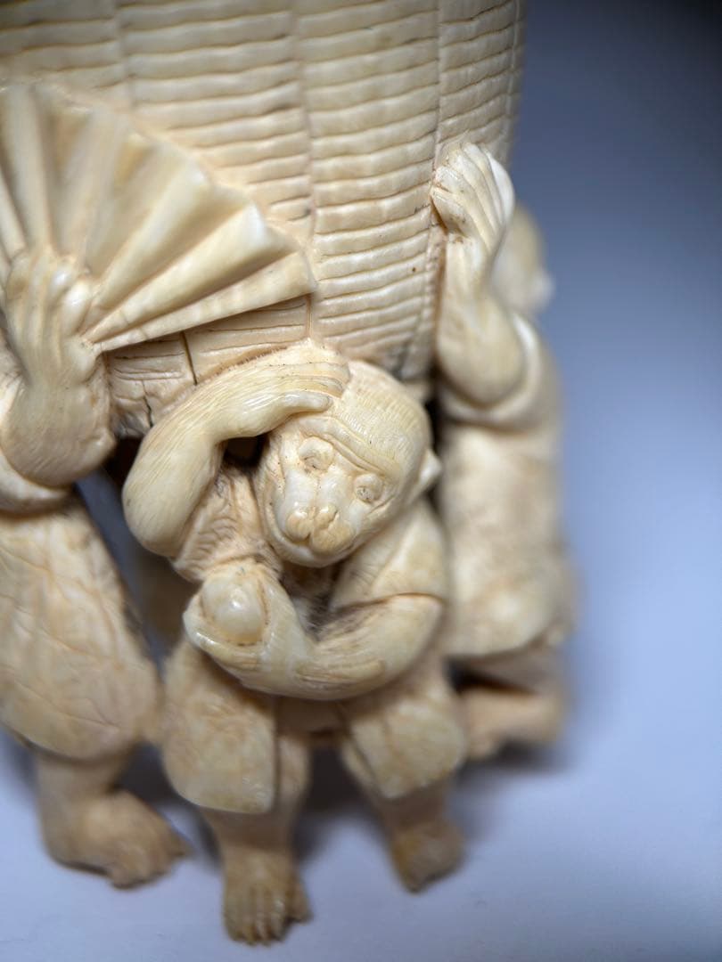 時代根付 猿 担桶 牙彫 天然素材 細密彫刻 古美術 48g 提物 -