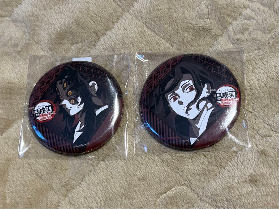 鬼滅の刃 ダイニング お楽しみくじ 鬼舞辻無惨 黒死牟 缶バッジ - メルカリ