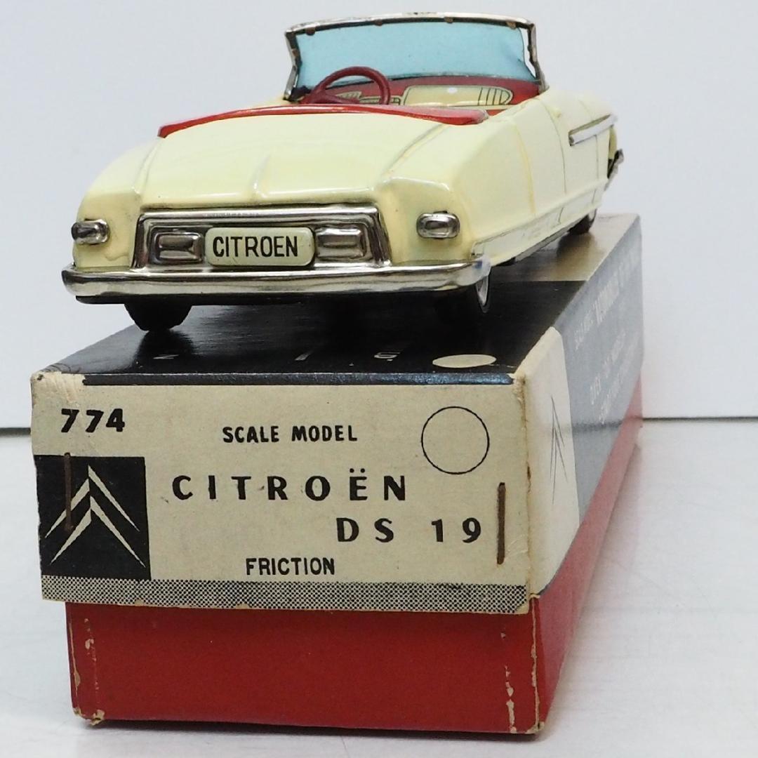 萬代屋【シトロエン コンバーチブル白】ブリキ tin toy car赤箱【箱付】