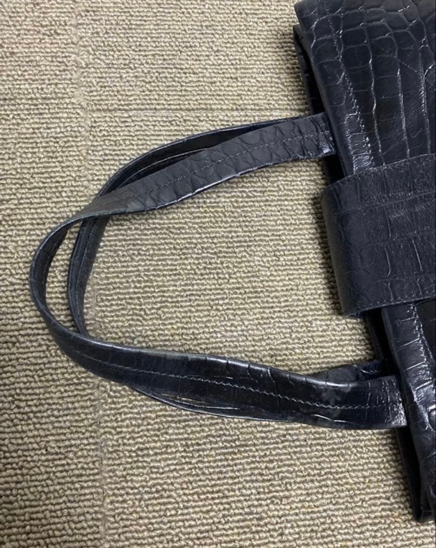 サルヴァトーレ フェラガモ　ヴァラリボン　クロコ型押し　黒色　ハンドバッグ
