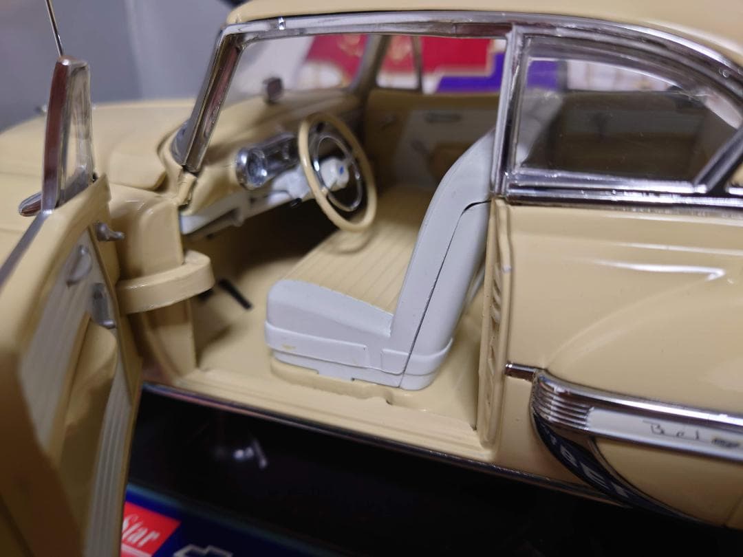 1/18 シボレーベルエア Bel Air 1954ダイキャスト製ミニカー 中古