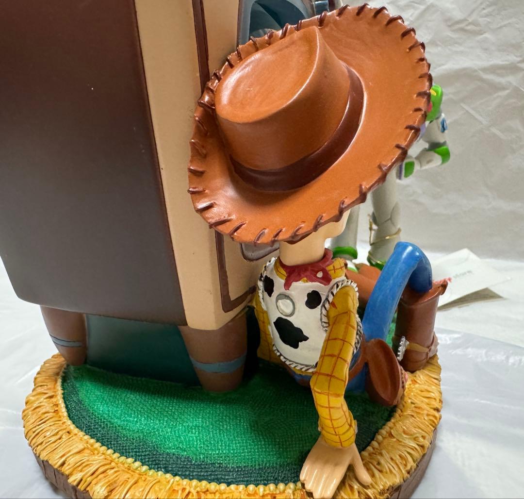 ディズニーストア トイストーリー2 TV型 オルゴール付きスノーグローブ