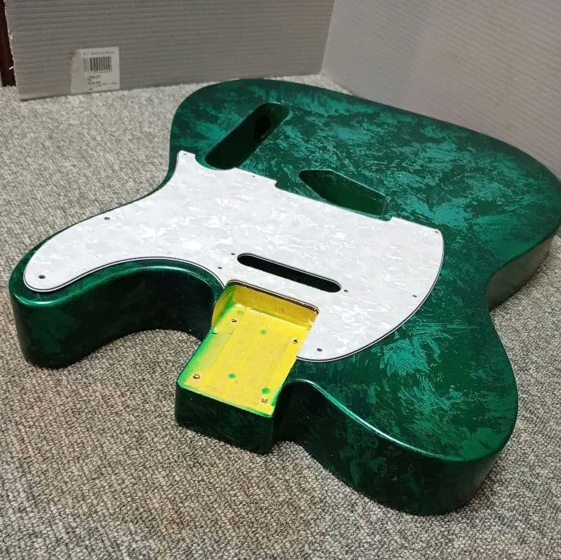 テレキャスター 塗装済ボディ ホワイトパールピックガード付き