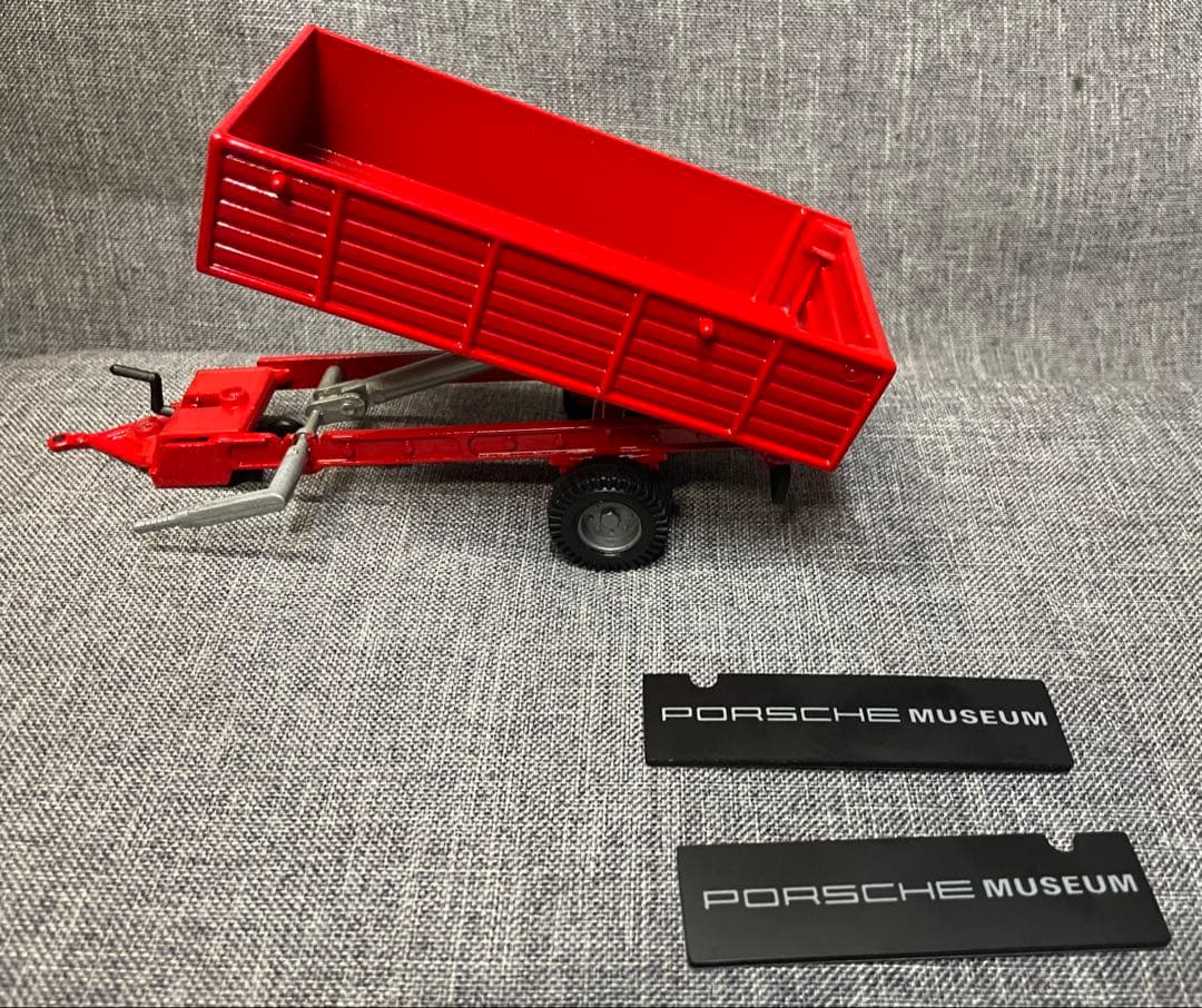 PORSCHE MUSEUM ポルシェミュージアム 荷台 ミニカー（レッド）