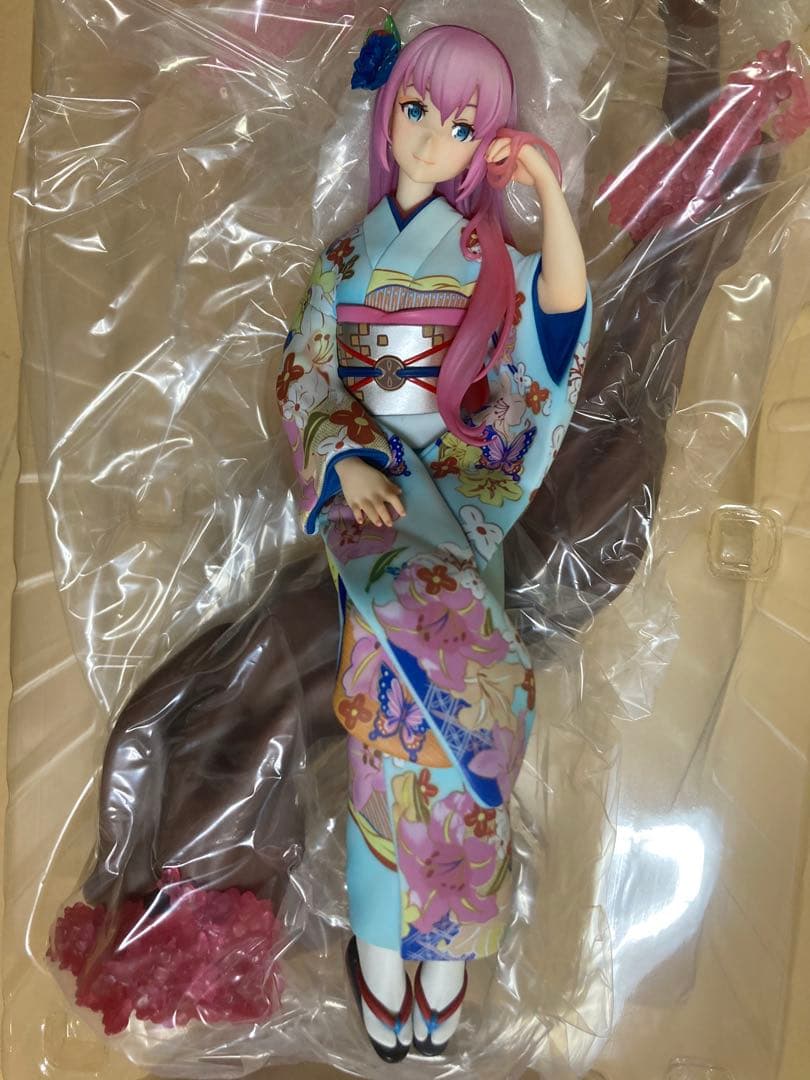 ストロンガー VOCALOID 巡音ルカ 花色衣　1/8 スケール　フィギュア