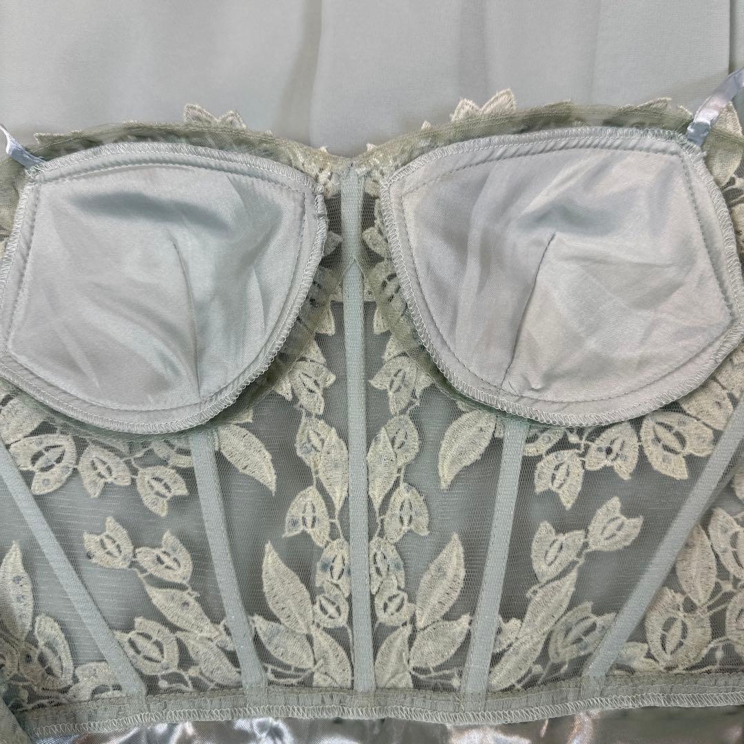 ミントグリーン刺繍スリーブレスロングドレス