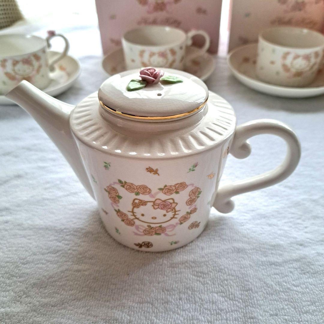 激レア　キティ　薔薇　カップ&ソーサー４客&ポットカバー付き　貴金属絵具使用