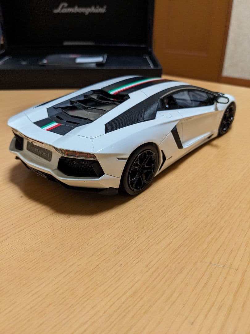 MRコレクション 1/18　ランボルギーニ アヴェンタドール