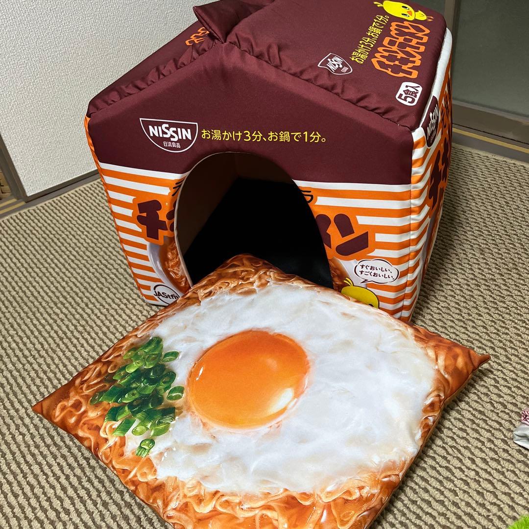 チキンラーメン型ペットベッド - メルカリ