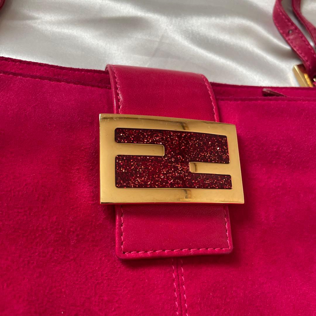 Fendi ピンク スエード ショルダーバッグ　マンマバケット