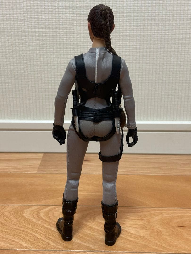 1/6 トゥームレイダー ララ・クロフト フィギュア