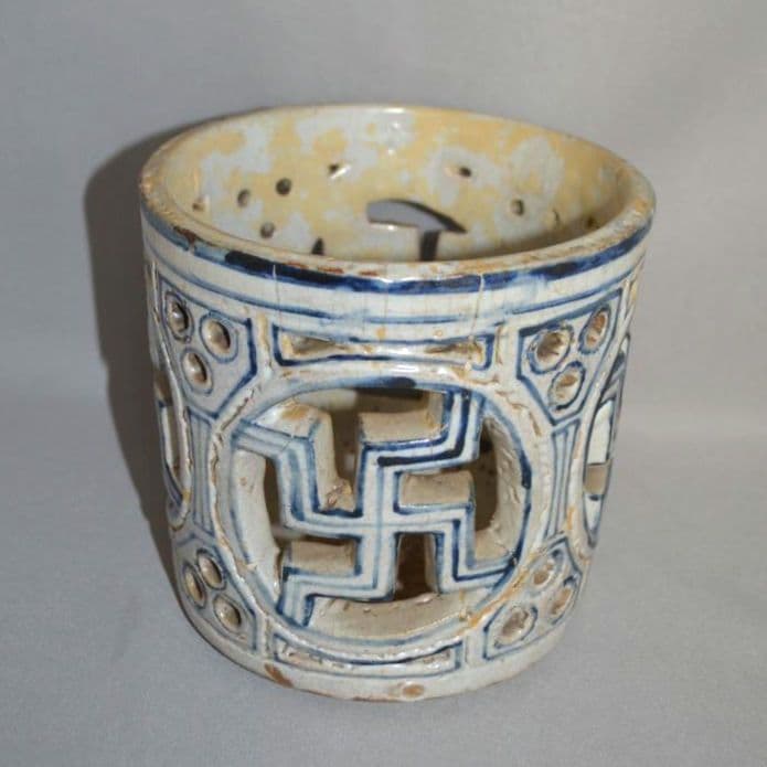 李朝青花白磁透雕卍紋筆筒』 出版掲載品 李氏朝鮮 箱付