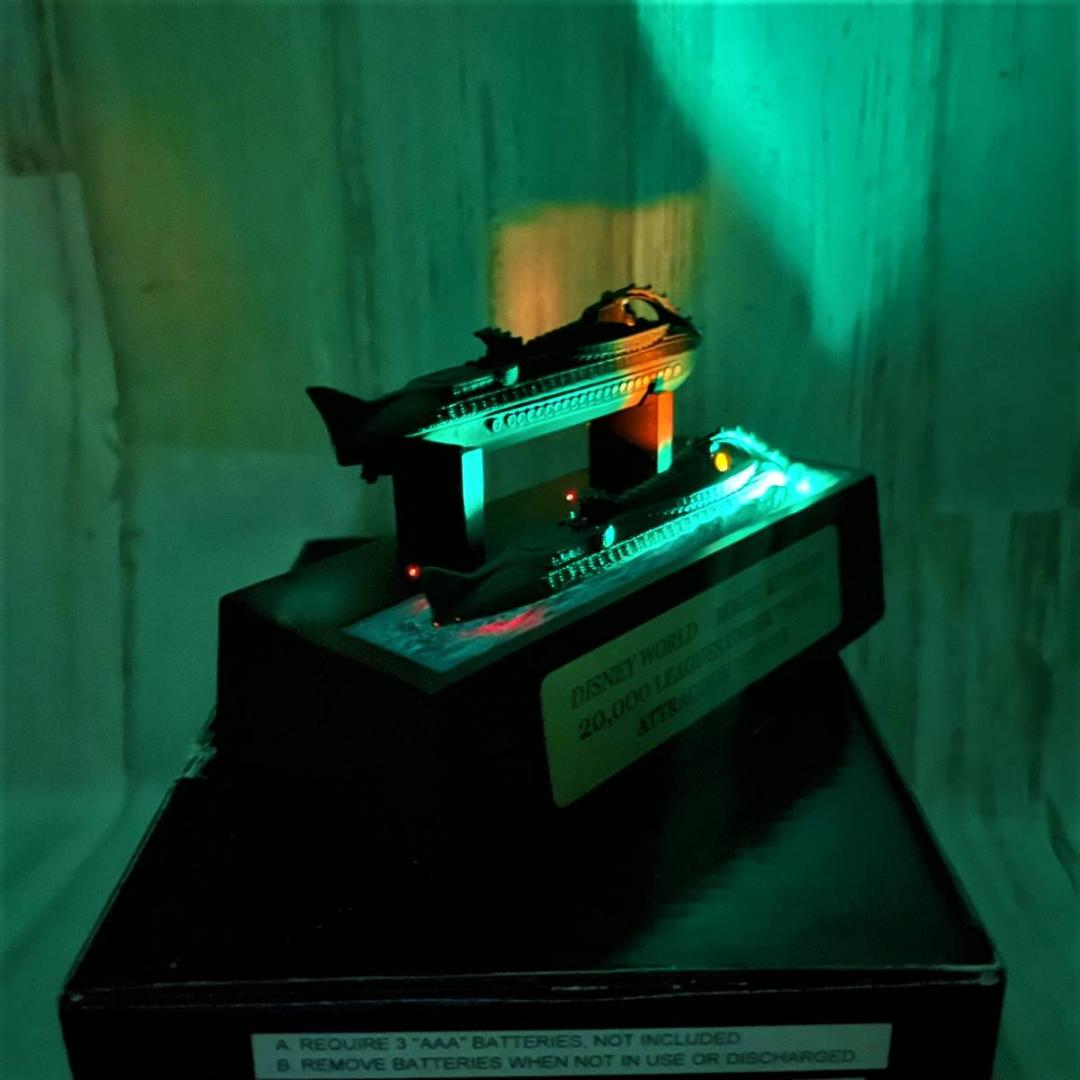 日本未発売★海底2万マイル ノーチラス号 ライトアップフィギュア★ディズニー