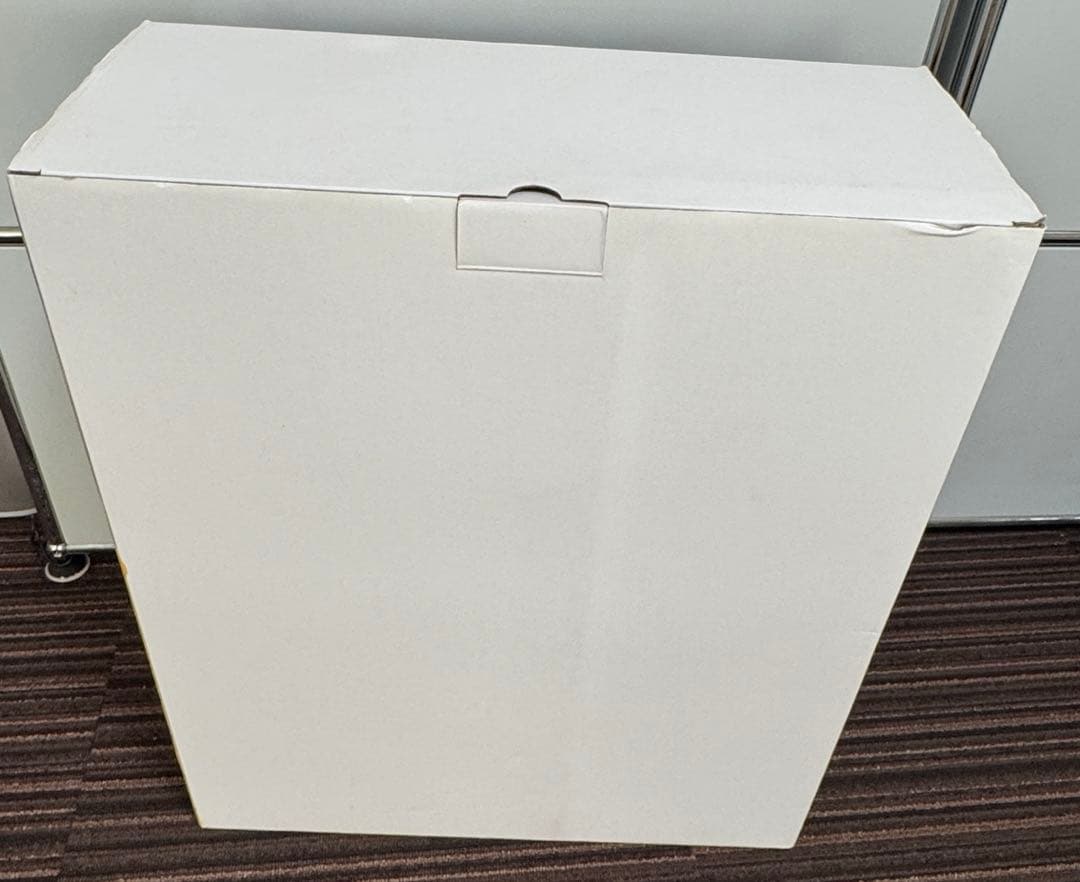 太陽の塔1/144スケール、塗装済完成モデル、岡本太郎、海洋堂フィギュア、箱付き