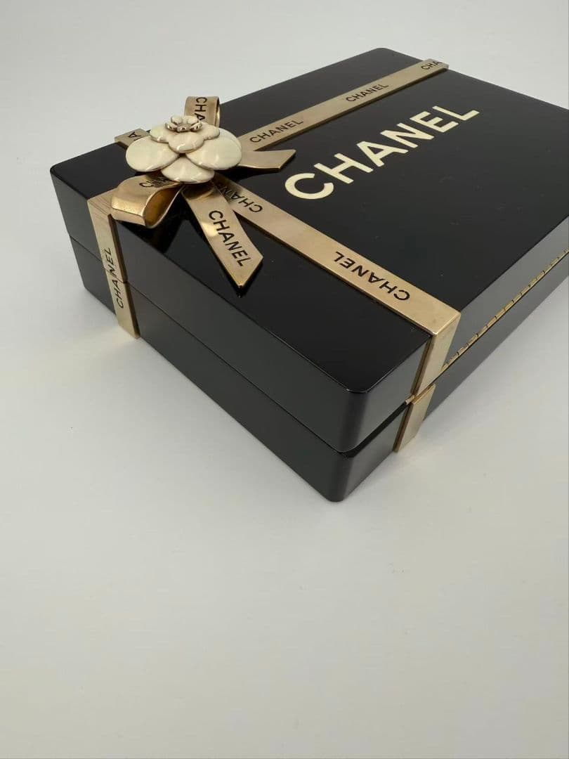 CHANEL ギフトボックス ミノディエール クラッチ