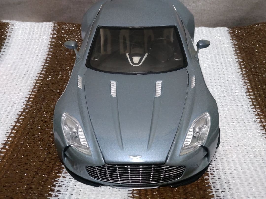 モンドモータース 1/18 アストンマーチン　　　One-77　ミニカー