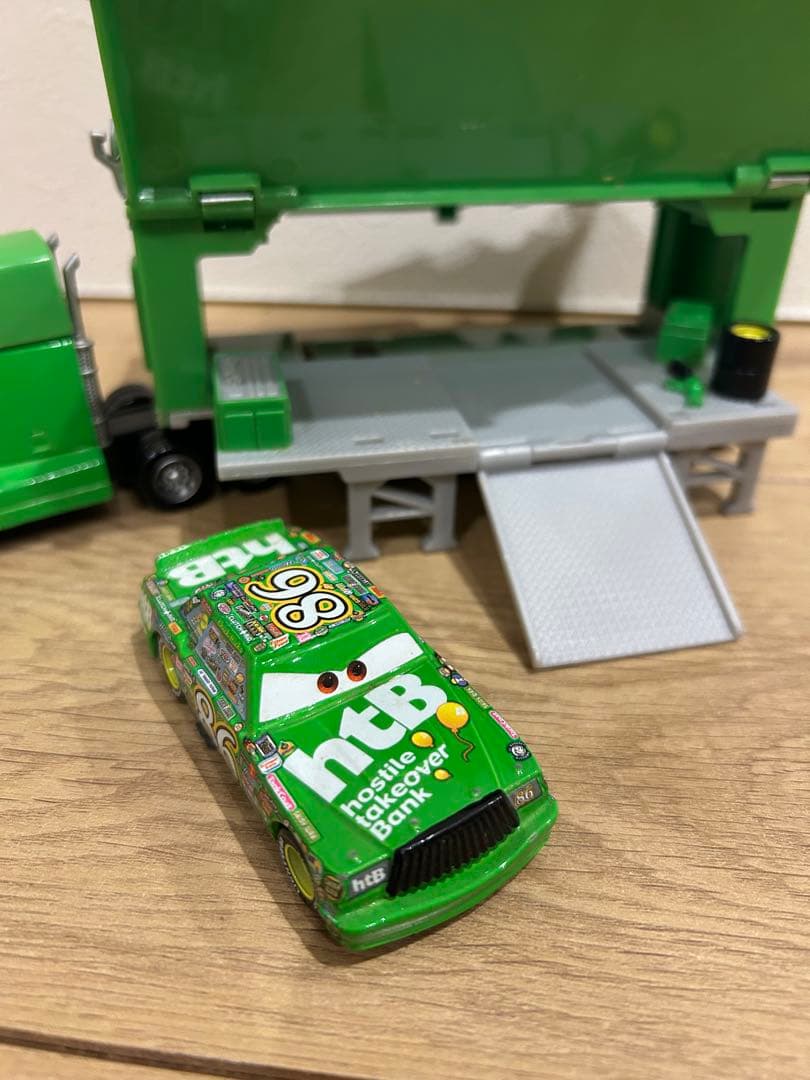 カーズ チック・ヒックス　ハウラーピータービルト　コンボイ