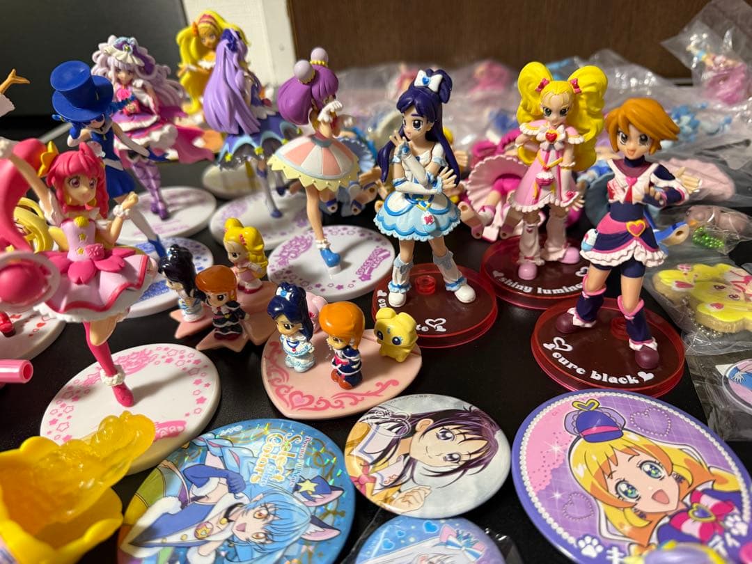 プリキュア グッズセット 大量 フィギュア 色紙 バッジ キーホルダー