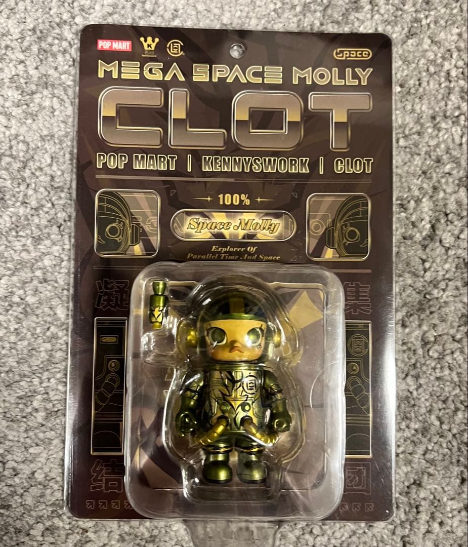 POPMART MEGA SPACE MOLLY 100% CLOT-Olive