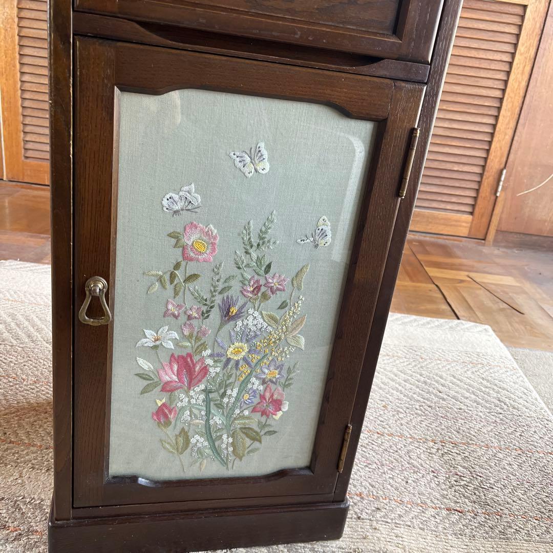 戸塚刺繍 花柄刺繍付き木製キャビネット電話台