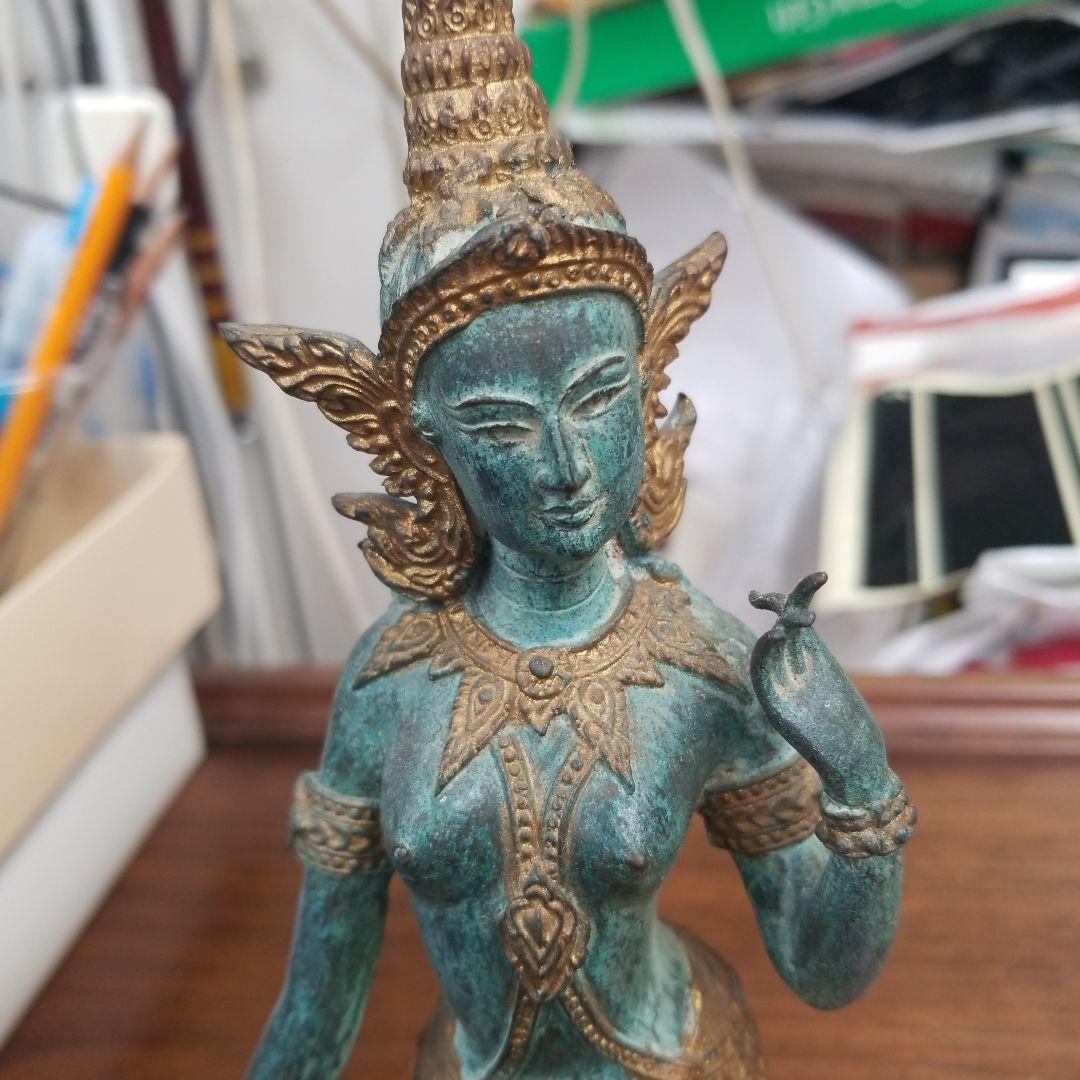 青銅色と金色のアジアの立像 - メルカリ