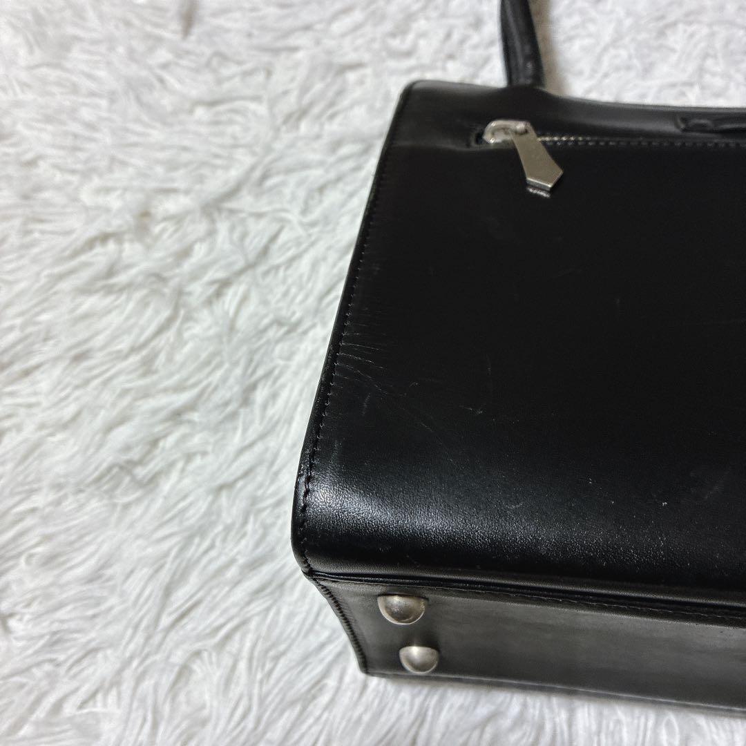 miwako ☆ ジャンポールゴルチエ　メタルプレート　ハンドバッグ　無地