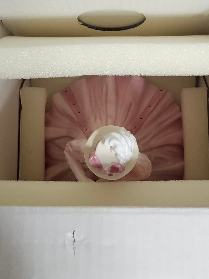 新品箱入り 証明書付き リントンズ エミリー コールポート フィギュリン 美品