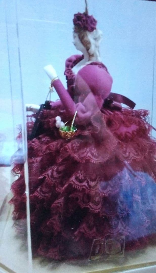 昭和レトロワインレッドリボンドレス立体オブジェ人形