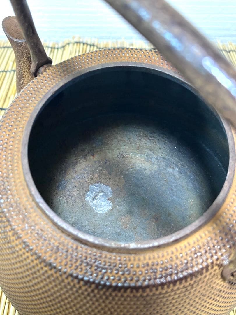 未使用、長期保管品　南部三厳堂　１２型九重アラレ　南部鉄瓶　南部鉄器　鉄瓶