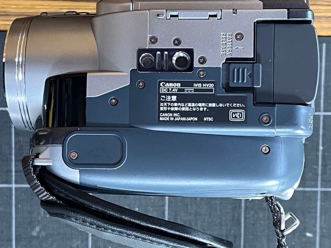 2007年製　Canon iVIS HV20 ビデオカメラ
