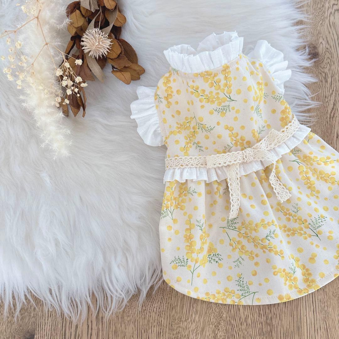 ハンドメイド ミモザ柄フリル付き立ち襟前開きワンピース 犬服 - メルカリ
