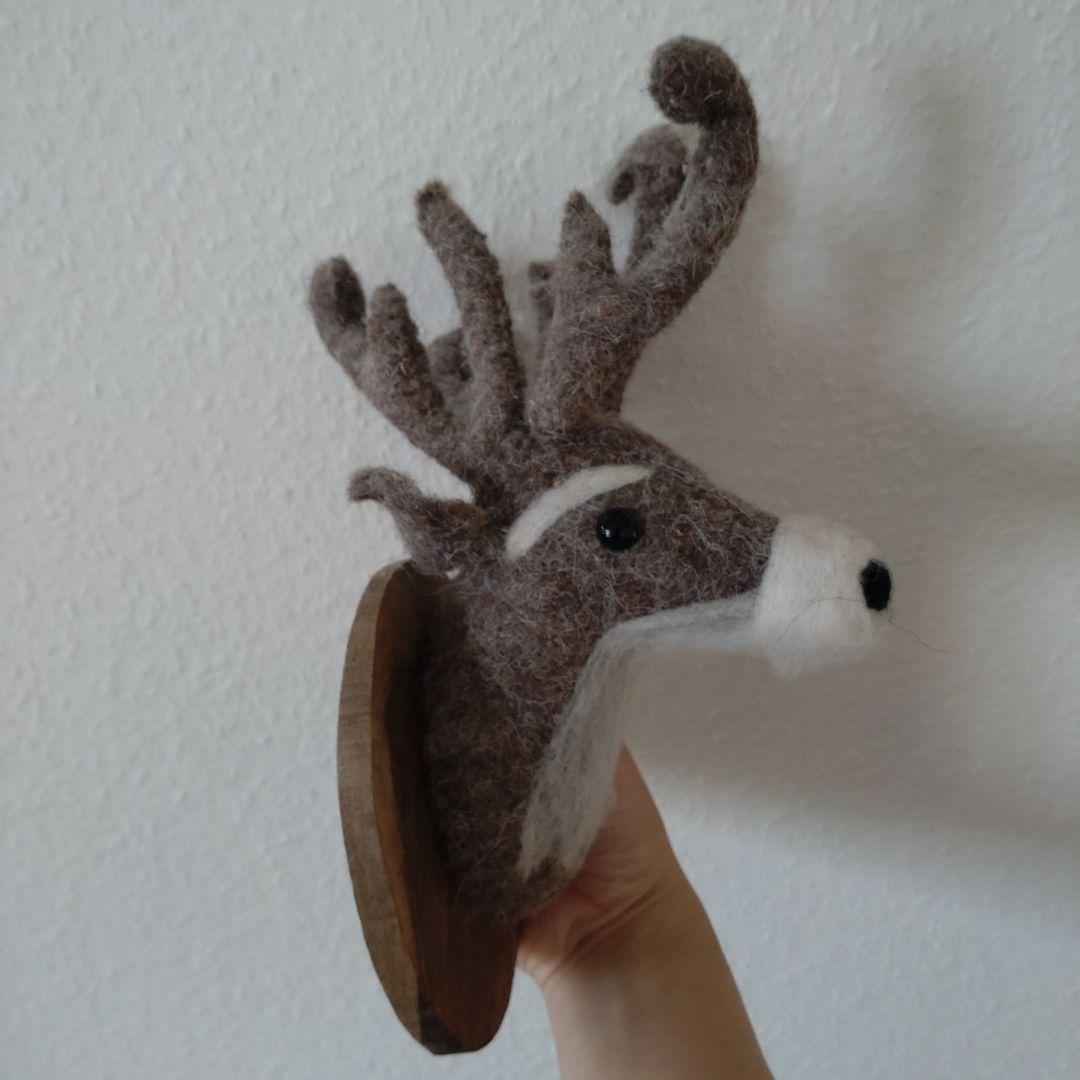 羊毛フェルト 鹿の頭部 壁掛け用 - メルカリ