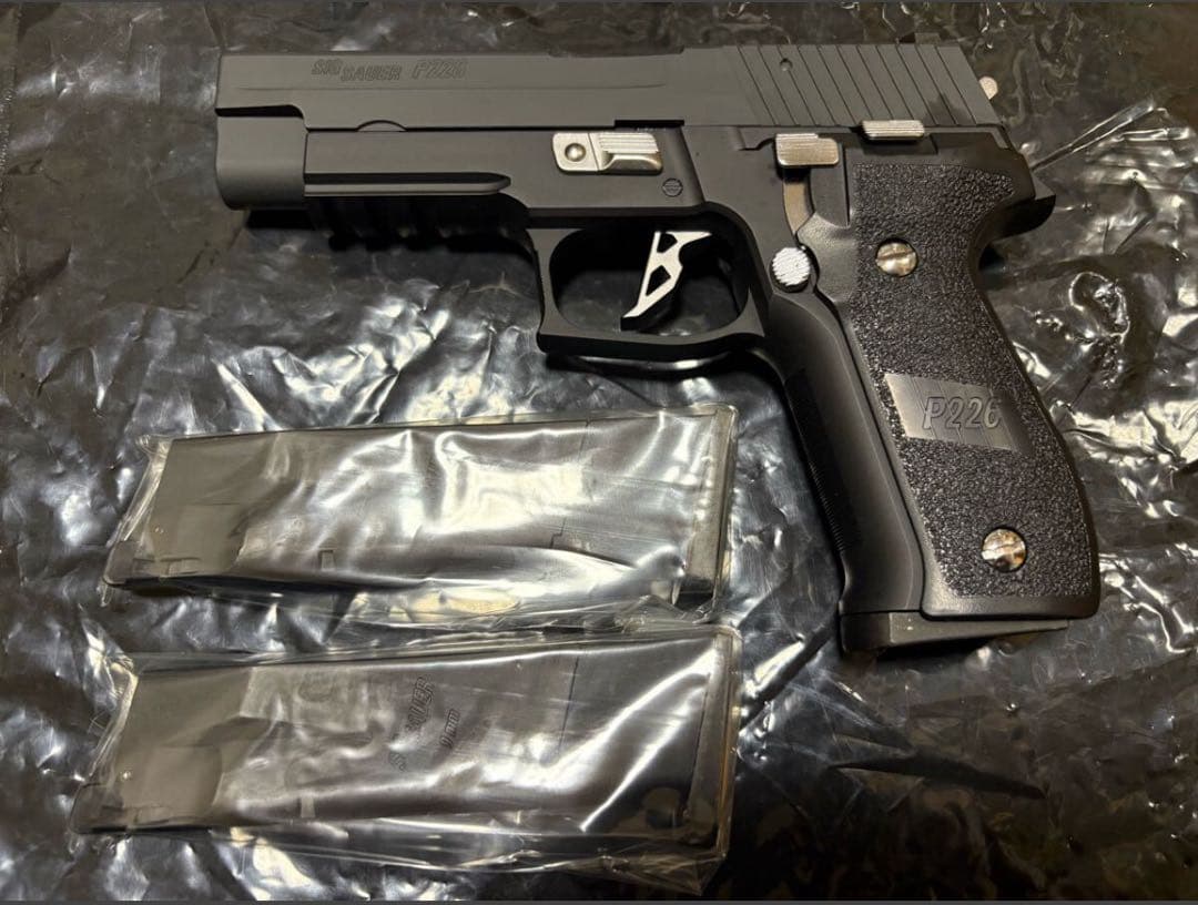 センチネルナイン使用 P226 ガスガン ブラック マガジン2本付き