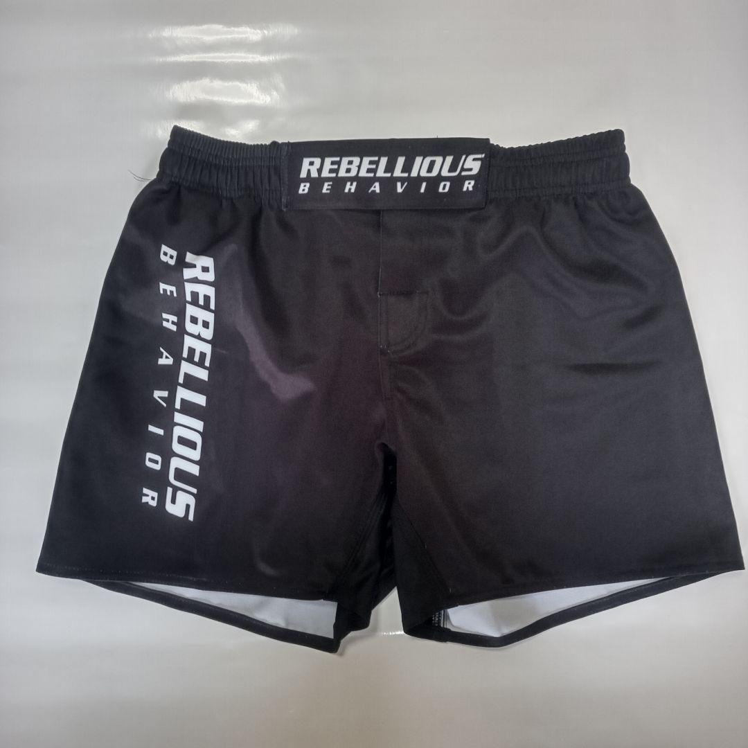 新品試着のみ rebellious レベリアス ファイトショーツ - メルカリ